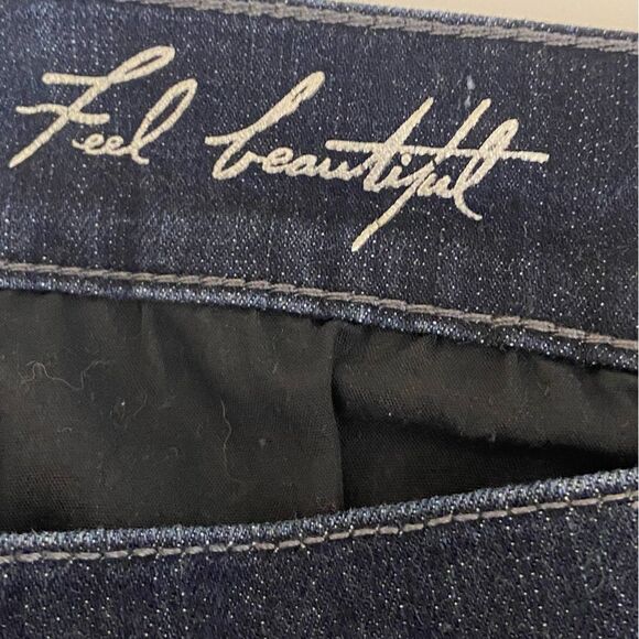 White House Black Market - Feel Beautiful Dark Wash Skinny Jeans - size 6 (28) - Picture 3 of 10